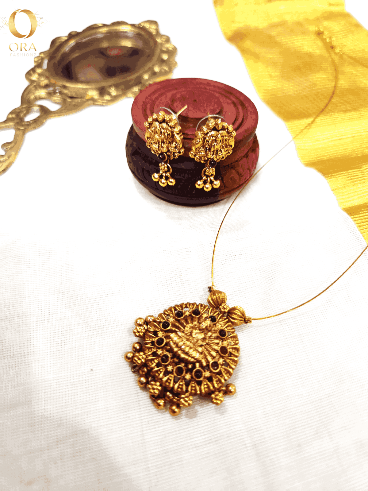 ORA ANTIQUE INVISIBLE CHAIN WITH LAKSHMI PENDANT (EARRINGS)